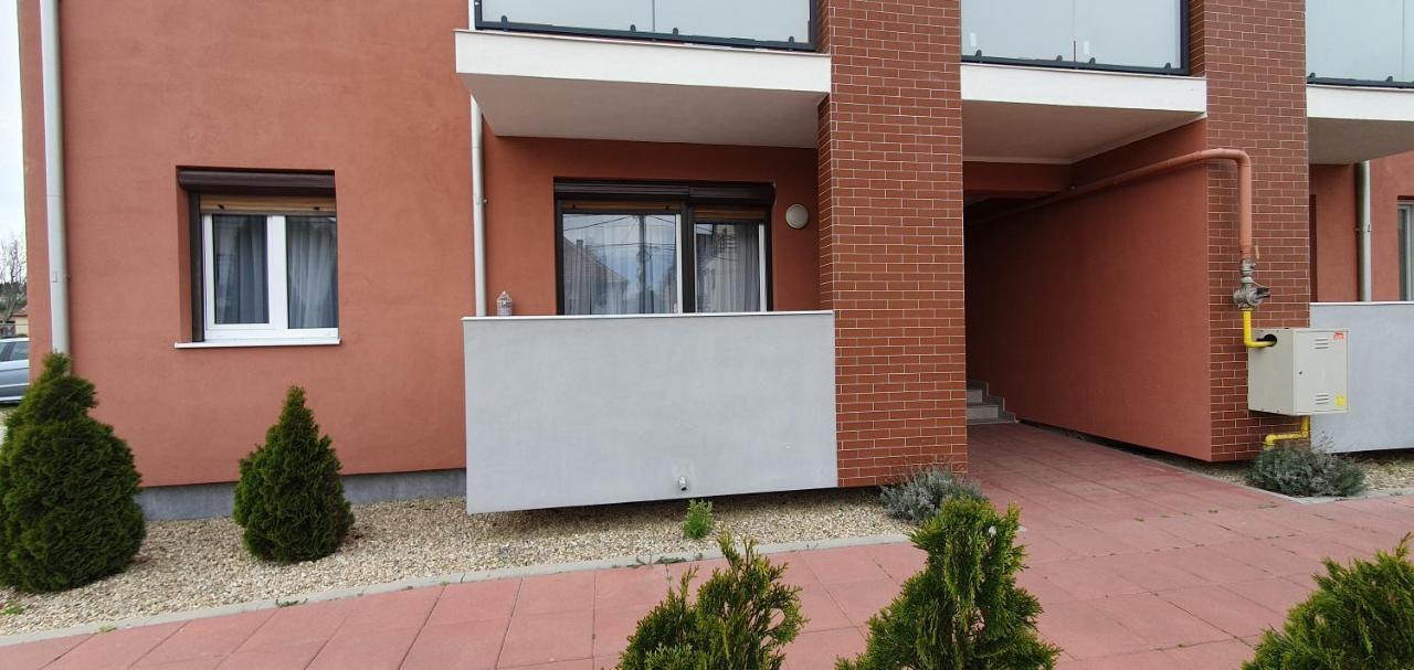 John'S Apartment Alba Iulia Exterior foto